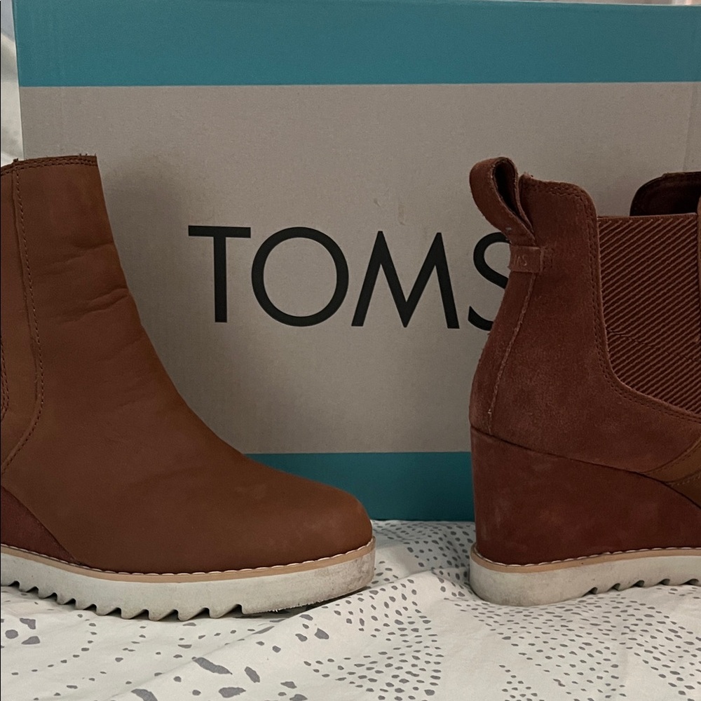 TOMS Women's Tan Suede Wedge Boots